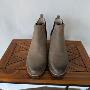 Women's Calson Gray Chelsea Boots